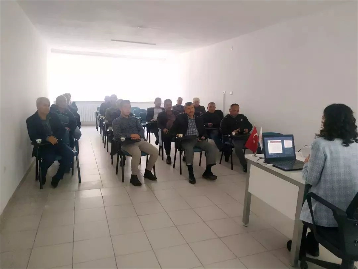 Beyşehir'de muhtarlara seminer verildi
