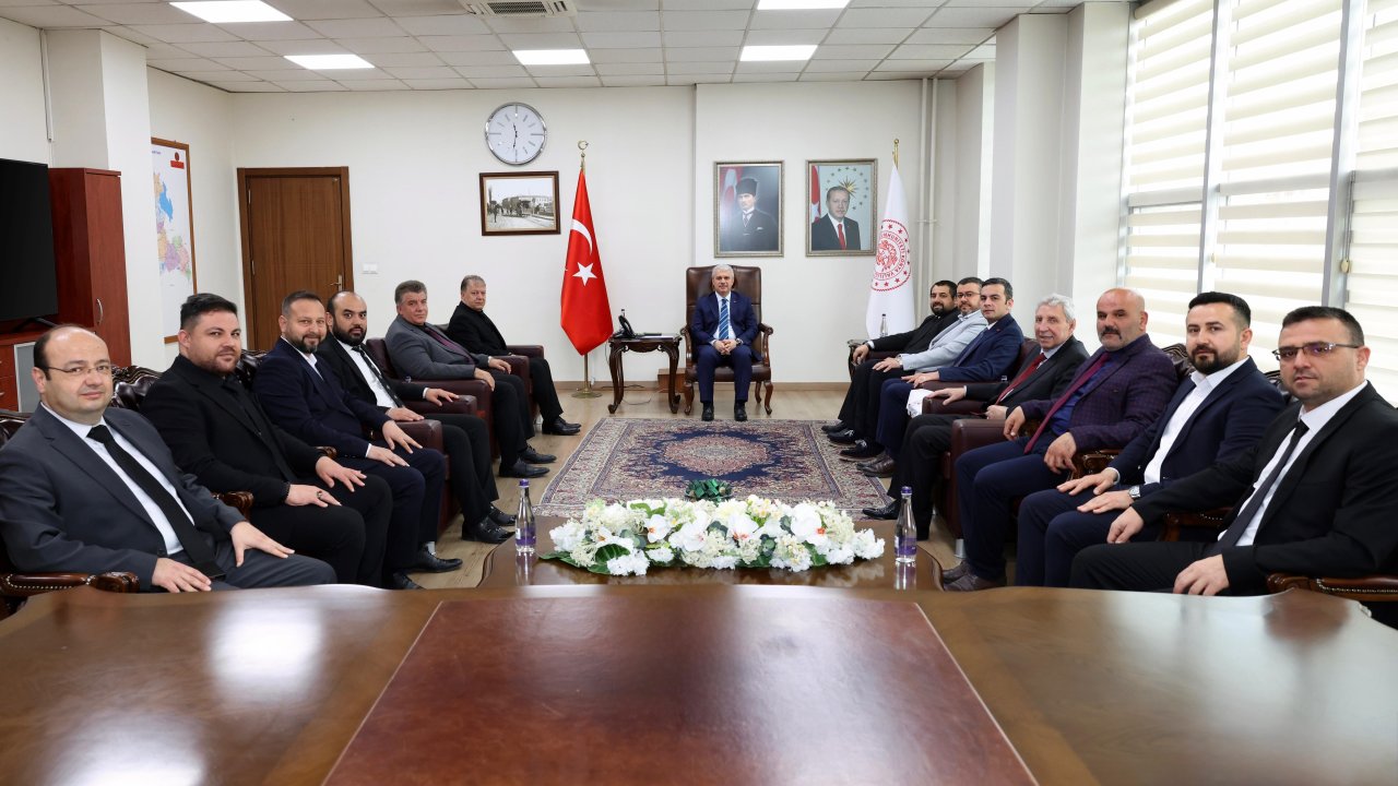 Konya Emlakçılar Odası Yönetimi Vali İbrahim Akın’ı ziyaret etti