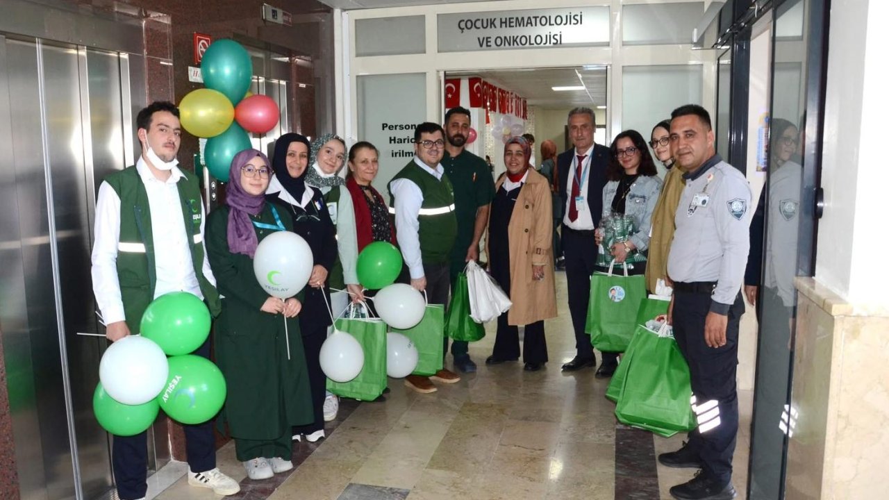 Tedavi gören çocuklarımızı unutmadılar! Yeşilay Konya’dan 23 Nisan’da Anlamlı Ziyaret