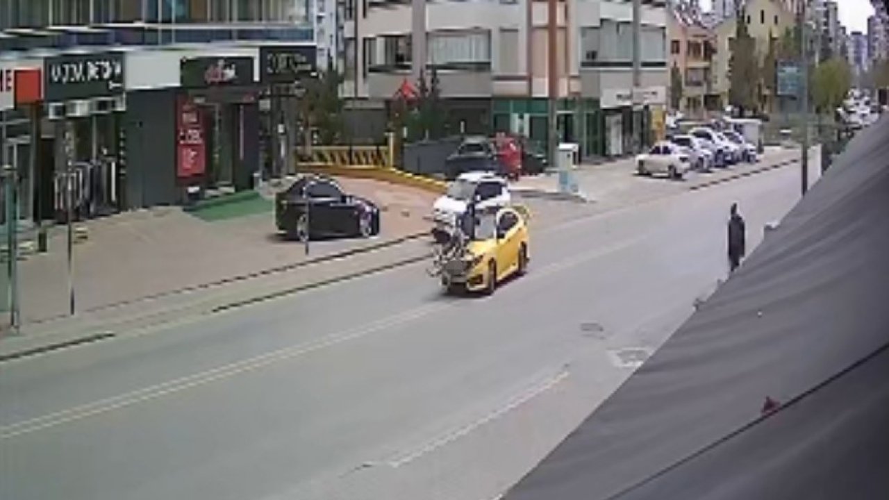 Bir anda oldu! Konya’da taksinin çarptığı bisikletli havaya savruldu