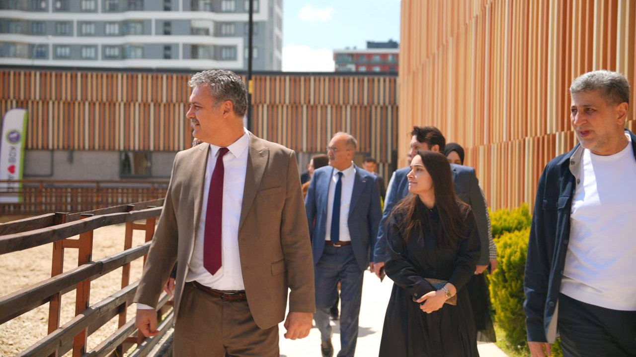 Selçuklu Otizmli Bireyler Eğitim Vakfı’ye anlamlı ziyaret: Sağlık yöneticileri bir araya geldi!