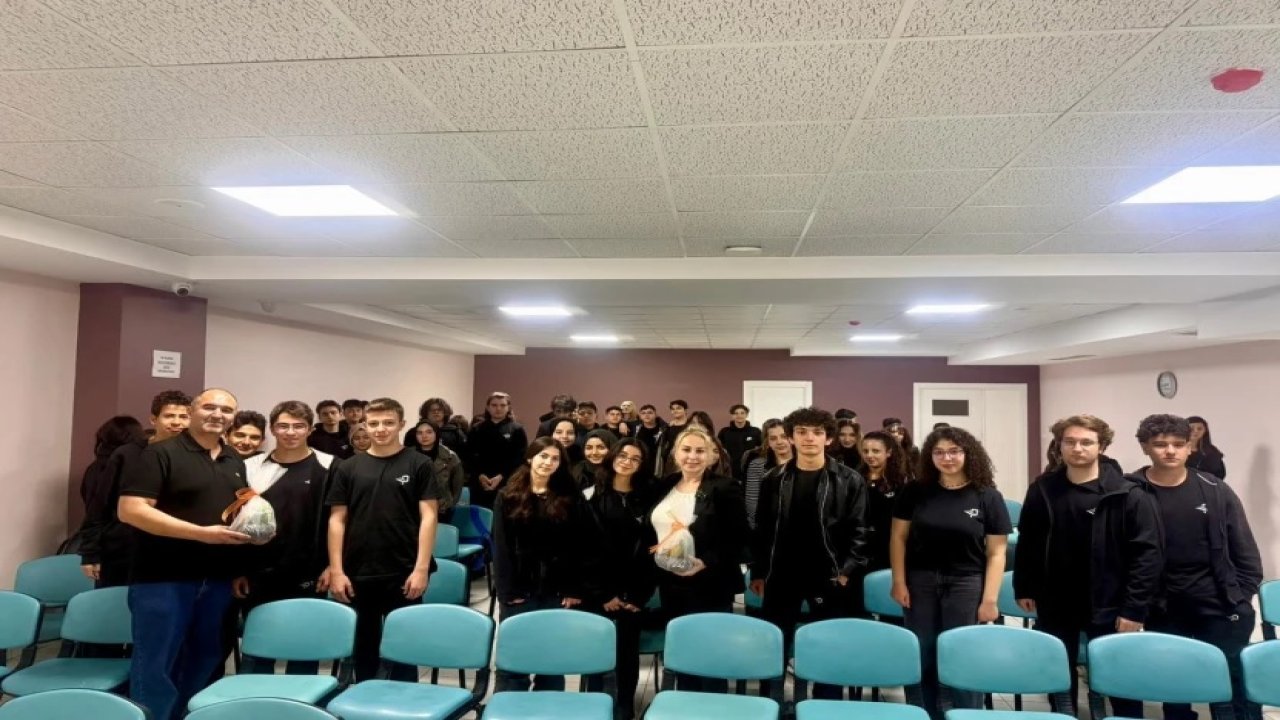 Konya’da geleceğin mesleği anlatıldı: Bilgisayar Mühendisliği kod yazmaktan mimariliğe evriliyor!