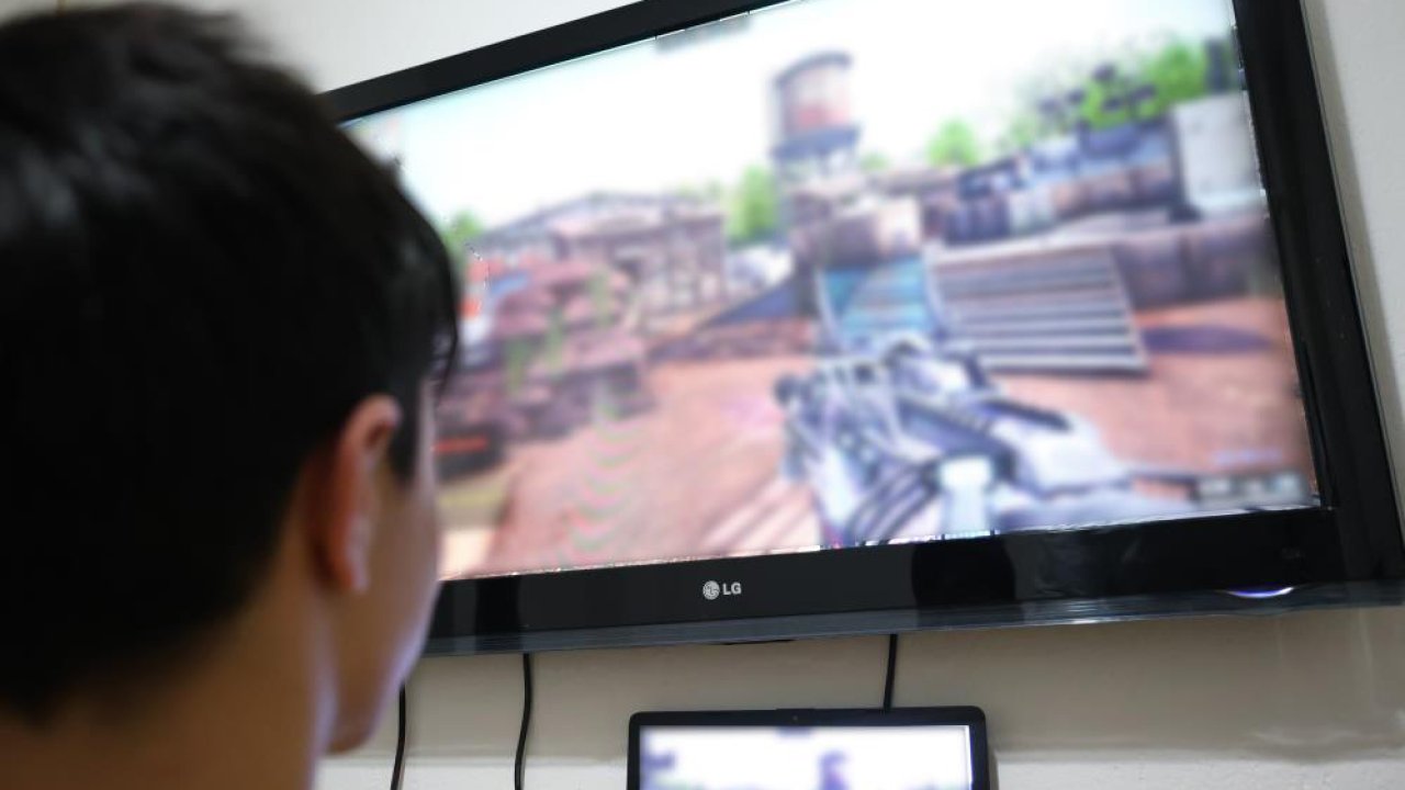 Dijital tehlike büyüyor: Çocuklar gördüğünü uyguluyor