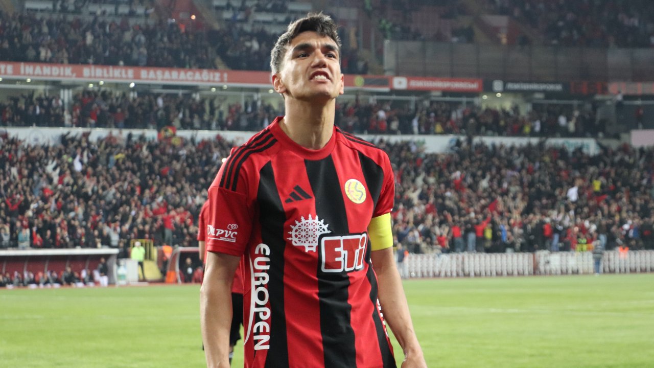 Eskişehirspor bir üst tura çıktı: Taraftar çiftetelliyle kutladı