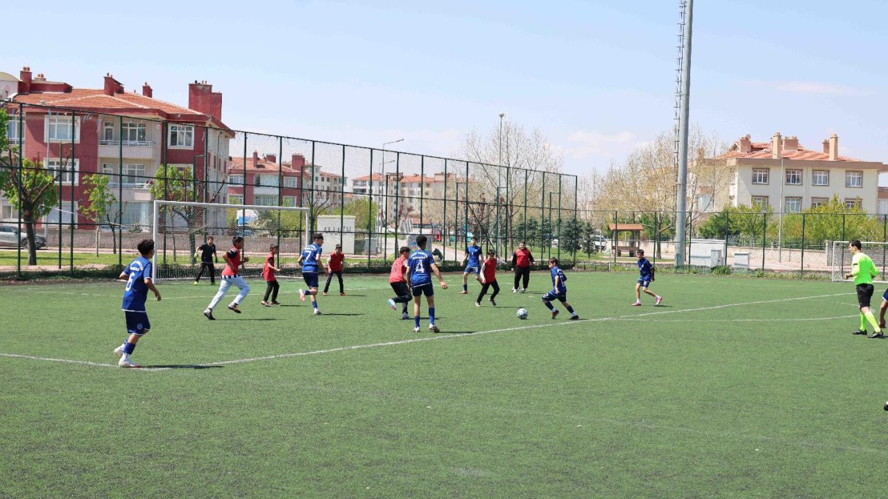 Karatay’da futbol şöleni başladı! Kardeşlik ve dostluk turnuvası gençleri buluşturdu!