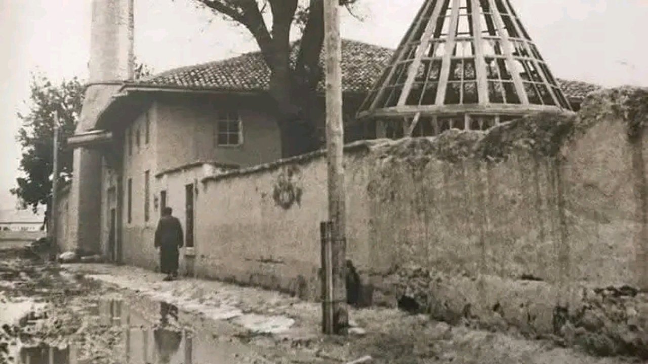 Selin gölgesinde tarih: 1930’da Konevi Türbesi’nden çarpıcı kare