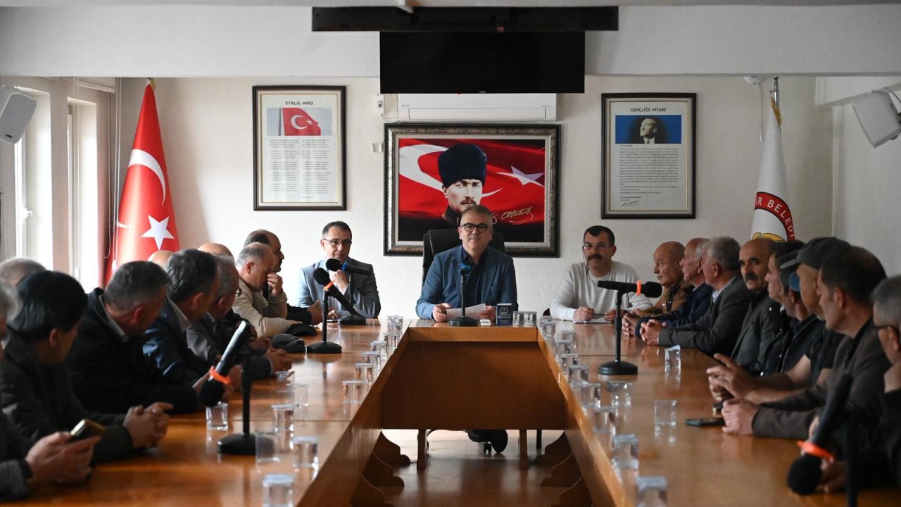 Başkan Ustaoğlu Mahalle Muhtarlarıyla buluştu; "Top yekün güç birliği ile hareket etmeliyiz"