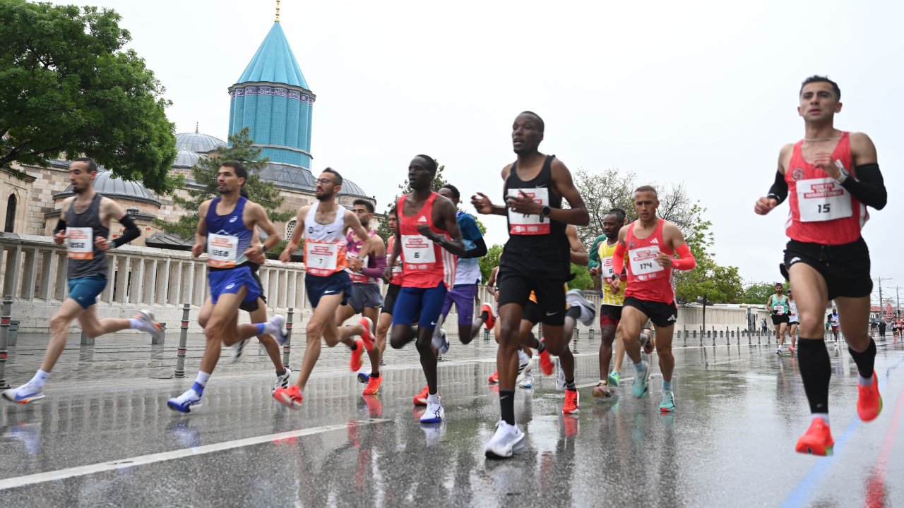 Konya'da Yarı Maraton Heyecanı Yaşandı! 56 ülkeden 7.500 sporcu iyilik için koştu