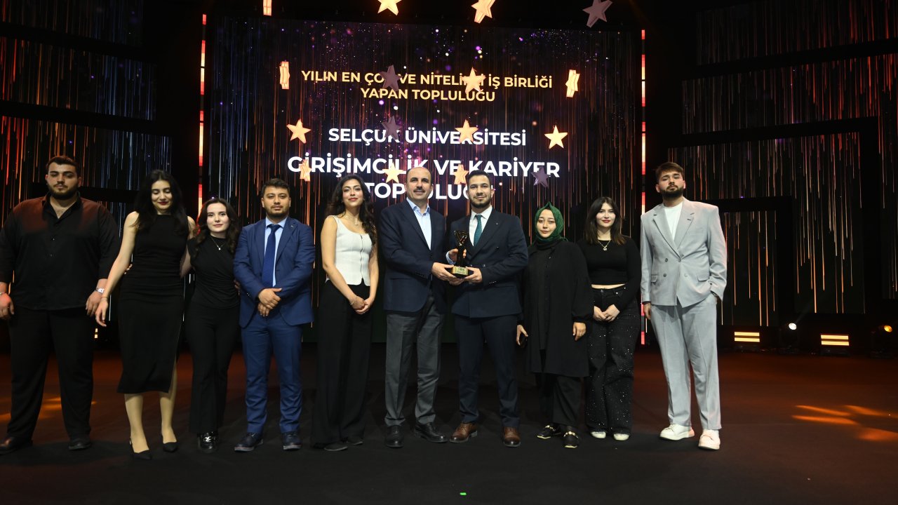 Konya’da gençlik rüzgârı! Topluluk ödülleri sahiplerini buldu!