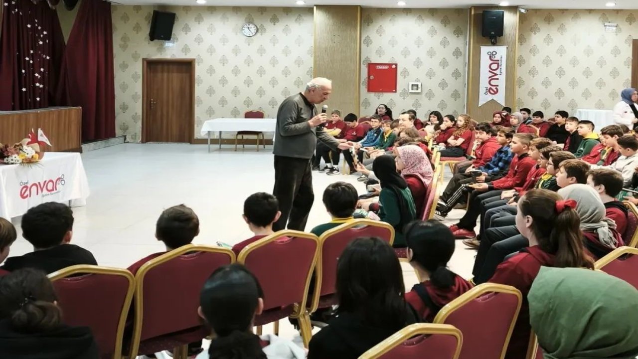 Envar Kolejinde "Gülü İncitme Gönül" Şiirinin Şairi Bestami Yazgan Söyleşisi