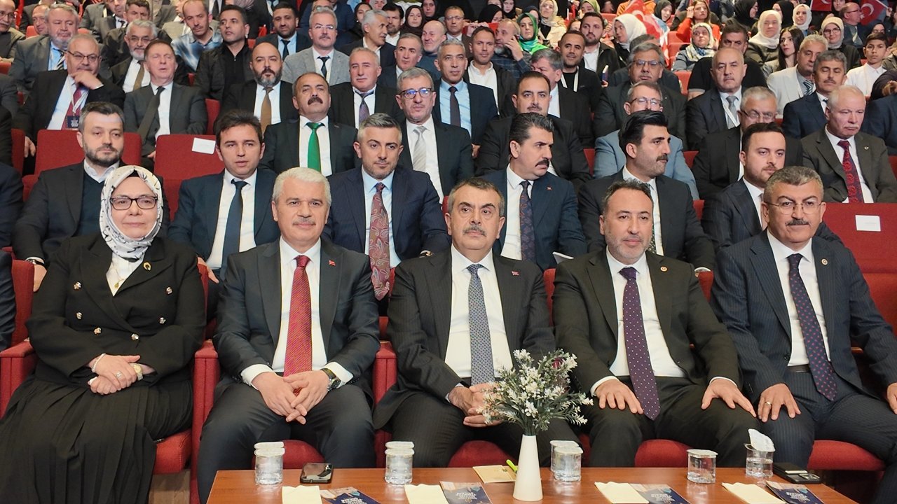 Milli Eğitim Bakanı Yusuf Tekin’den Konya'da çarpıcı uyarı: “Gençler algoritmaların merhametine bırakılamaz!”