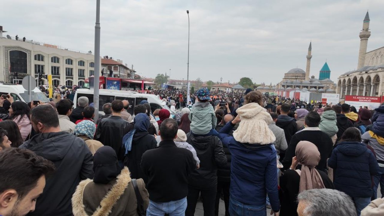 Konya semalarında büyüleyici şov: Türk Yıldızları gökyüzünü sahneye çevirdi!