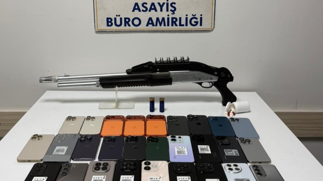 Konya'da milyonluk kaçak telefon operasyonu! Polis baskınında yok yok!