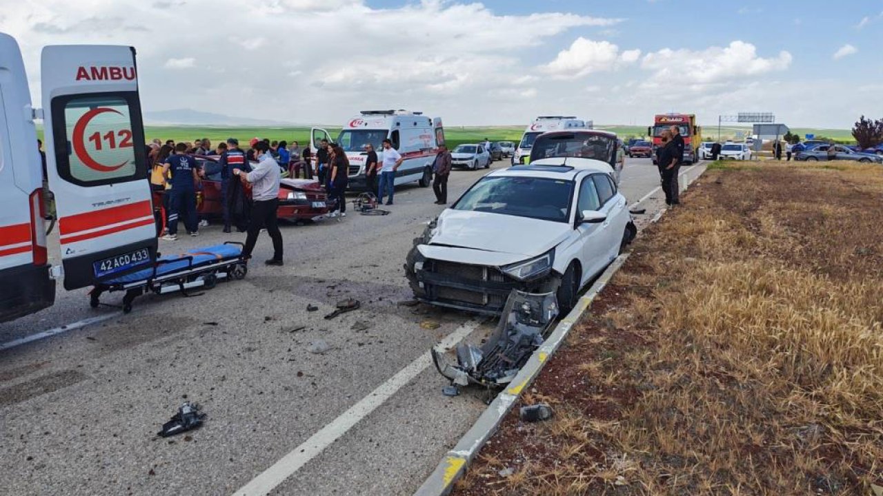 Konya’da kavşakta feci çarpışma! 2 otomobil hurdaya döndü: 5 yaralı