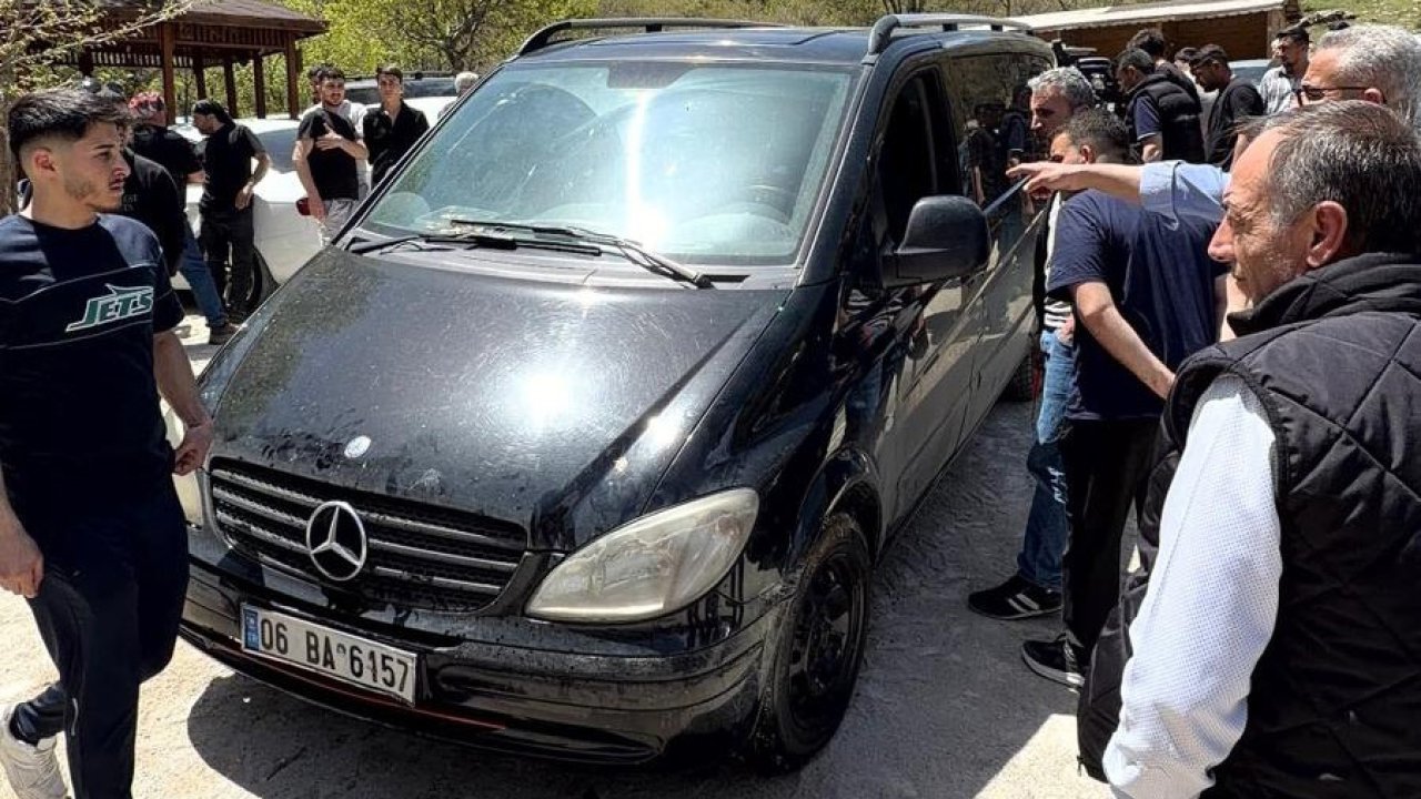 Bozkır’da feci olay: Freni boşalan minibüs çaya girdi! Traktörle kurtarıldı
