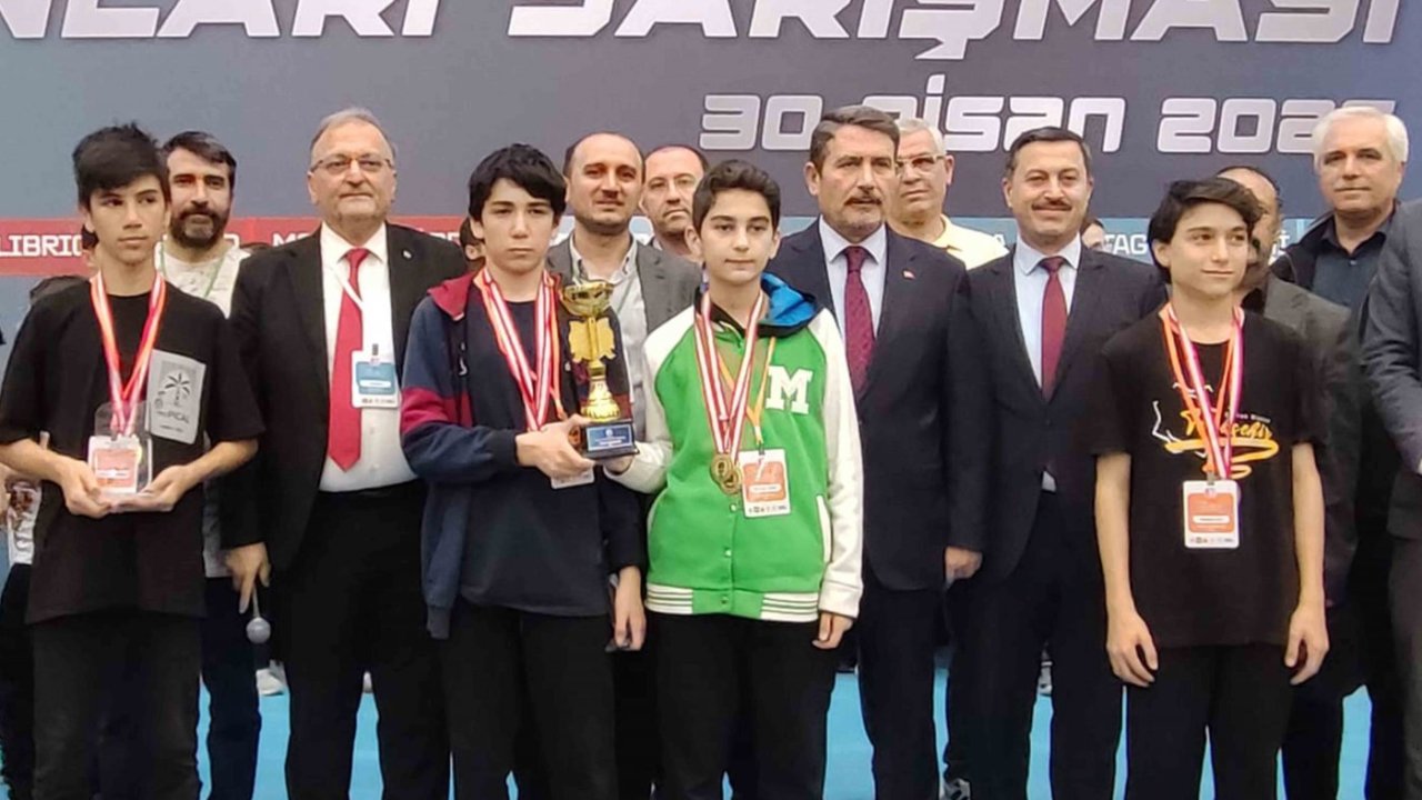 Meramlı öğrenciler Konya’ya damga vurdu! Akıl ve zekâ oyunlarında büyük başarı!