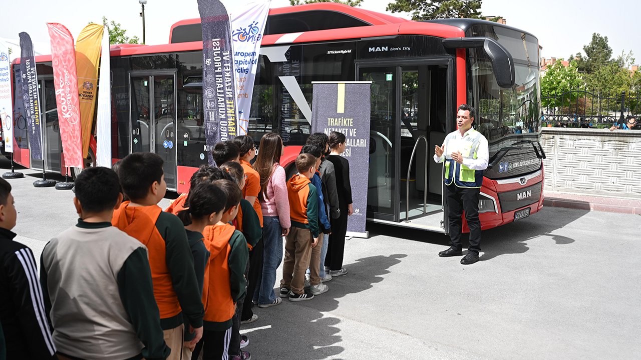 Konya’da miniklere trafik dersi! Nezaket otobüsü 2 bin 500 öğrenciye ulaştı