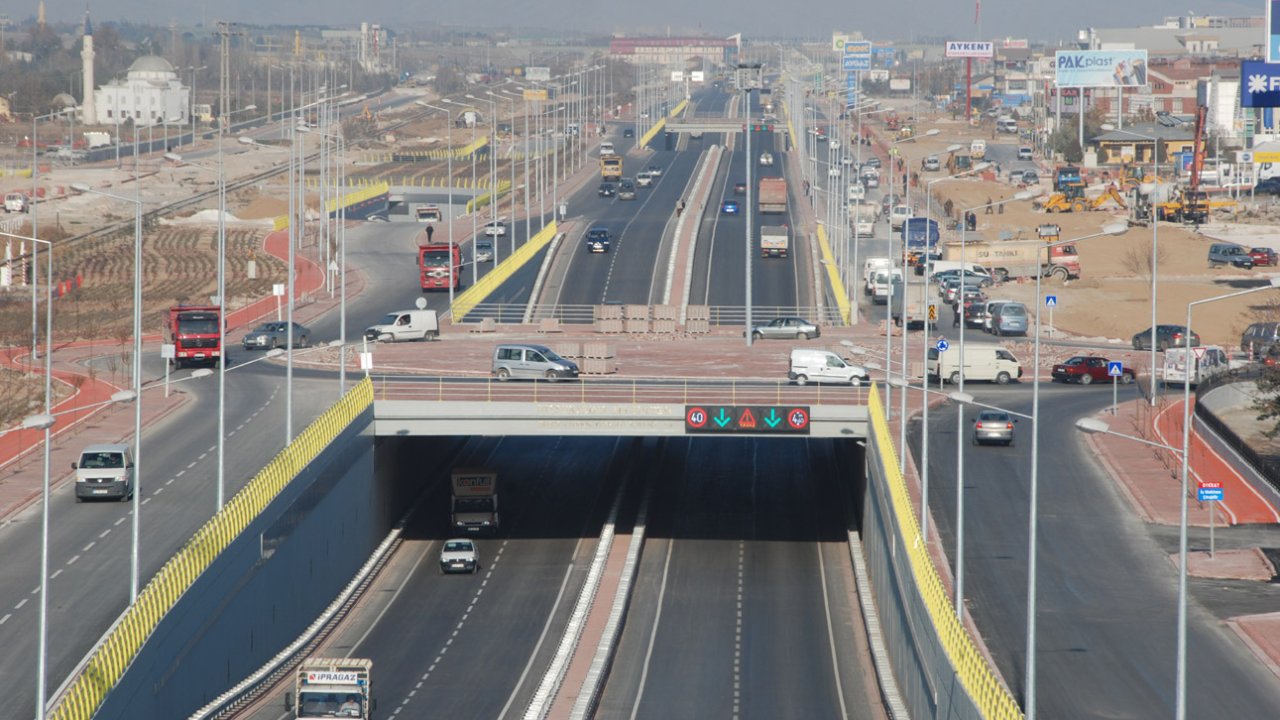 Konya’da gece trafiğine geçici düzenleme! Gülistan Alt Geçidi kapatılıyor