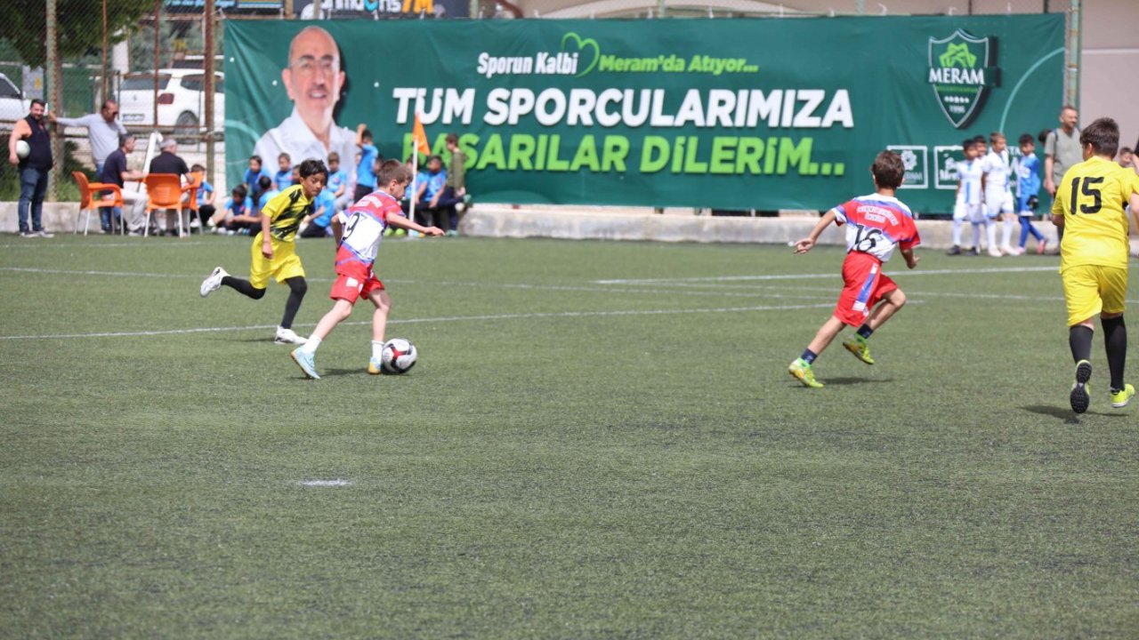 Meram’da futbol heyecanı başladı! Minik kramponlar sahada kıyasıya yarıştı