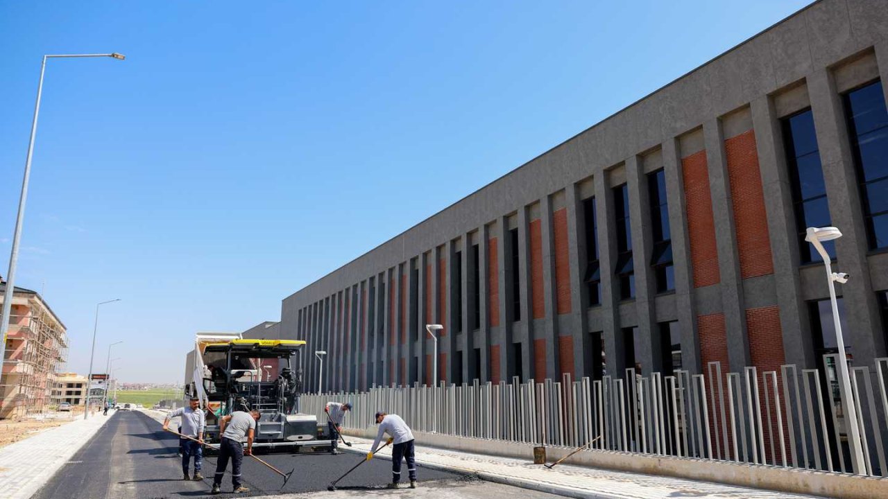 Selçuklu’da asfalt sezonu açıldı! İlk serim çalışmaları hız kazandı!