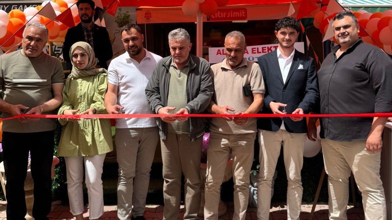 Konya'nın simit markası lezzet ağını genişletiyor! Meram Çıtır Simit Yazır Şubesi Dualarla Açıldı
