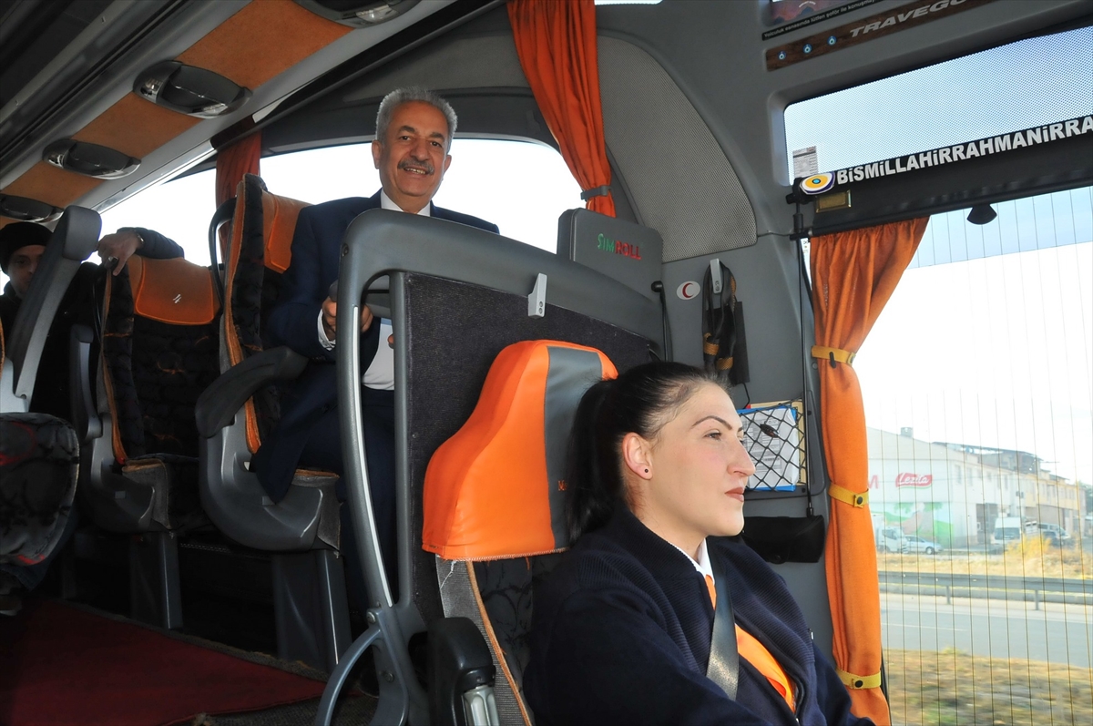 Başkan Akkaya, Dünya Şoförler Gününde  Kadın Şoför Funda Çepel ile Sohbet Etti