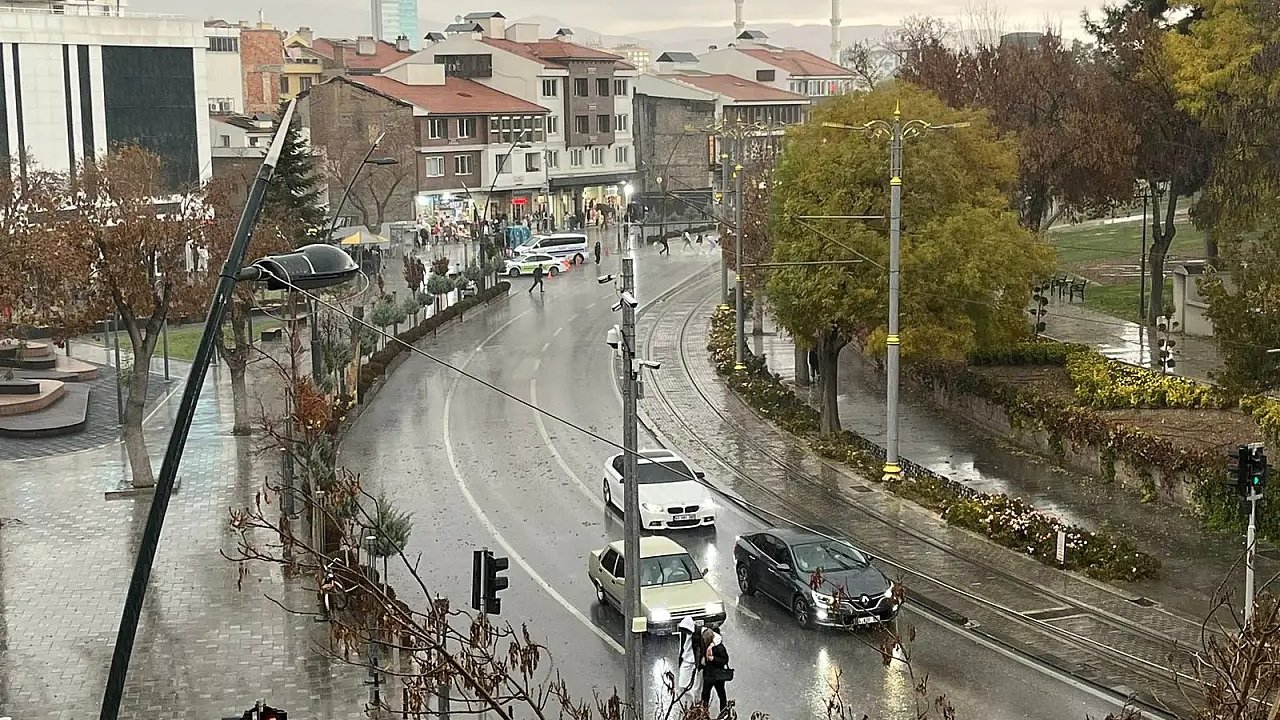 Konya’da hava değişiyor! 15 Mayıs Cuma günü sağanak yağış bekleniyor!