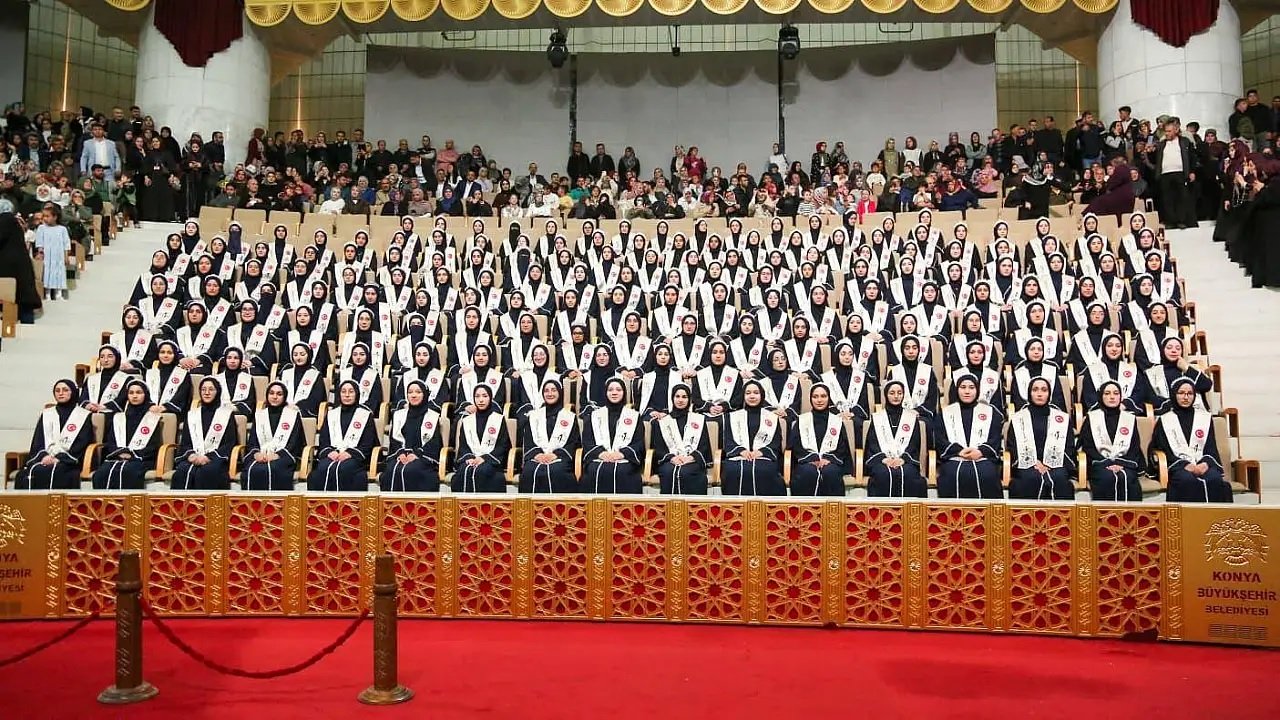 Konya’da 160 Hafizeye icazet coşkusu! Duygu dolu merasimde gururlandıran görüntüler!