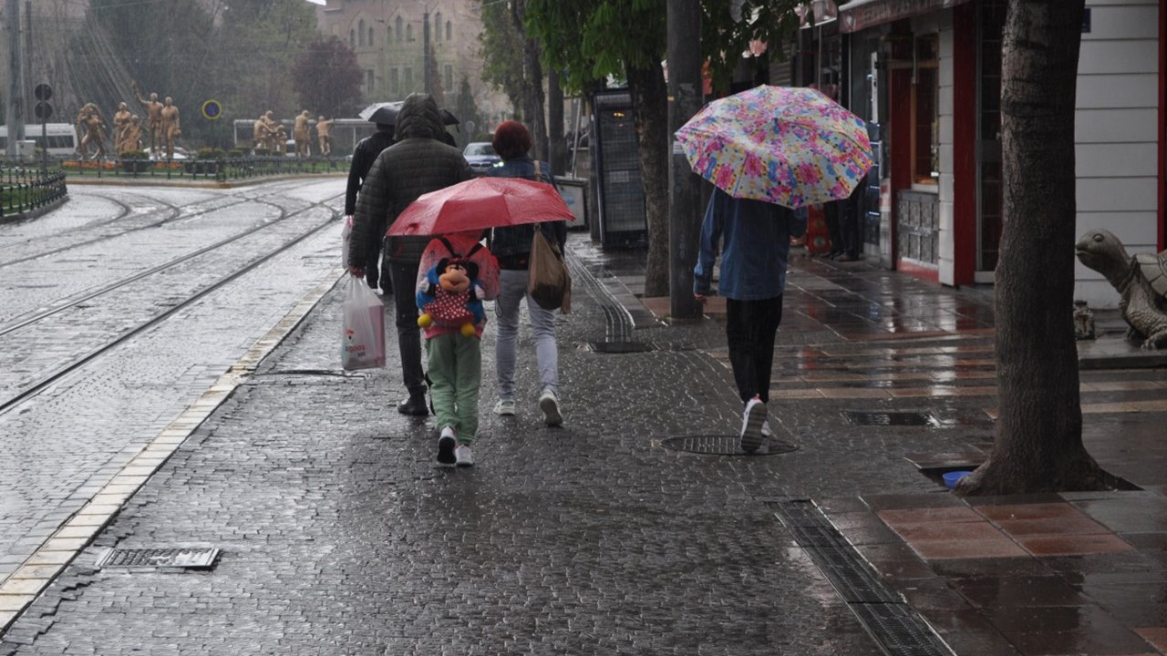 Konya’da 22 Mayıs Cuma günü sağanak ve gök gürültüsü bekleniyor!