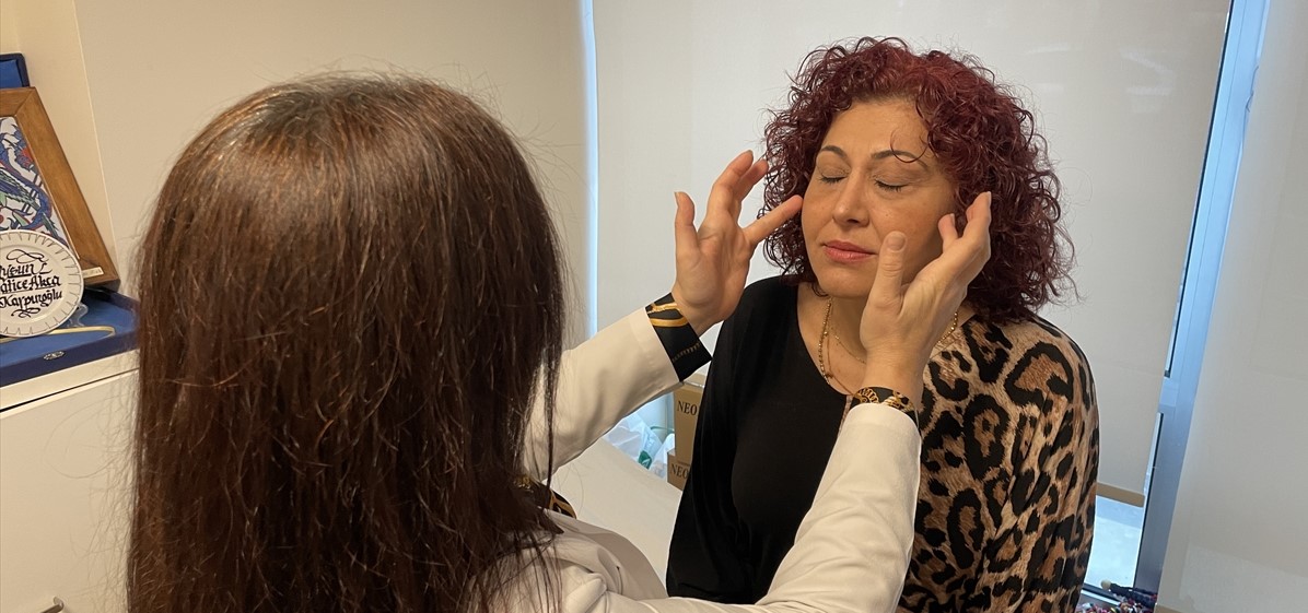Soğuk Hava Nedeniyle Yüz Felci Geçiren Kadın Akupunkturla İyileşti