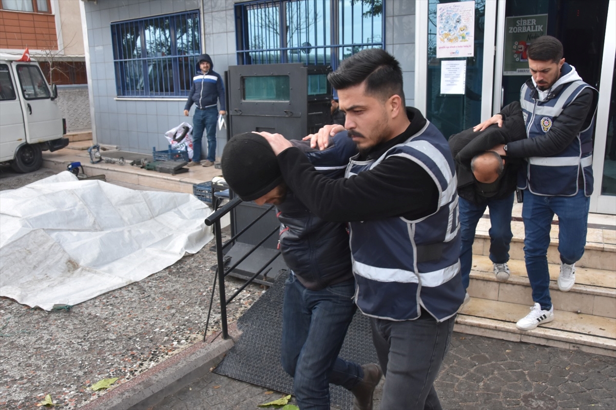 Konya'da Ev Ve Otomobillerden Hırsızlık İddiasıyla 3  Zanlı Yakalandı