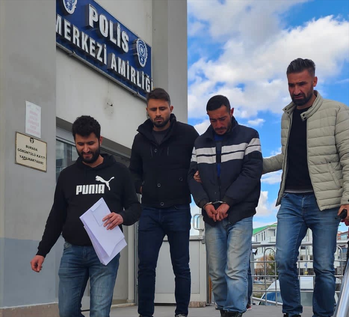 Konya'da Marketten Hırsızlık Yaptığı öne Sürülen Zanlı Tutuklandı