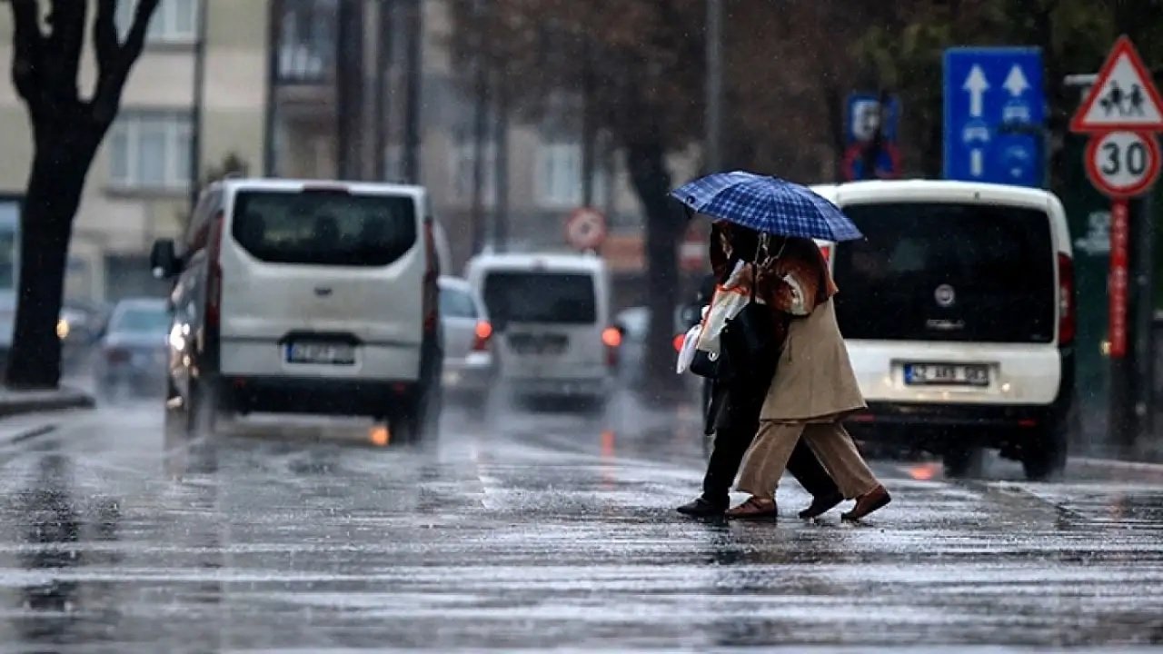Konya’da hava alarmı! 26 Mayıs Salı günü sağanak ve gök gürültüsü etkili olacak!