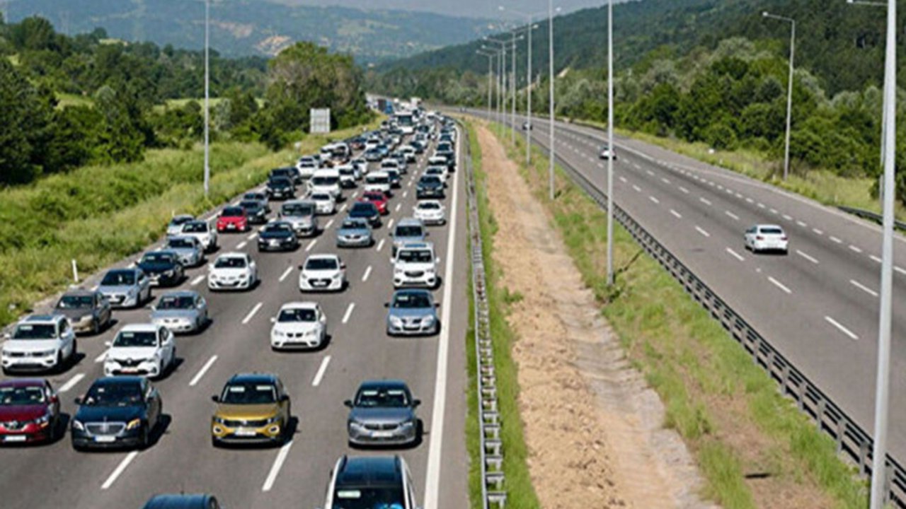 Bayram yolculuğuna çıkacaklar dikkat! Ücretsiz geçişler başladı, birçok güzergâhta çalışma var