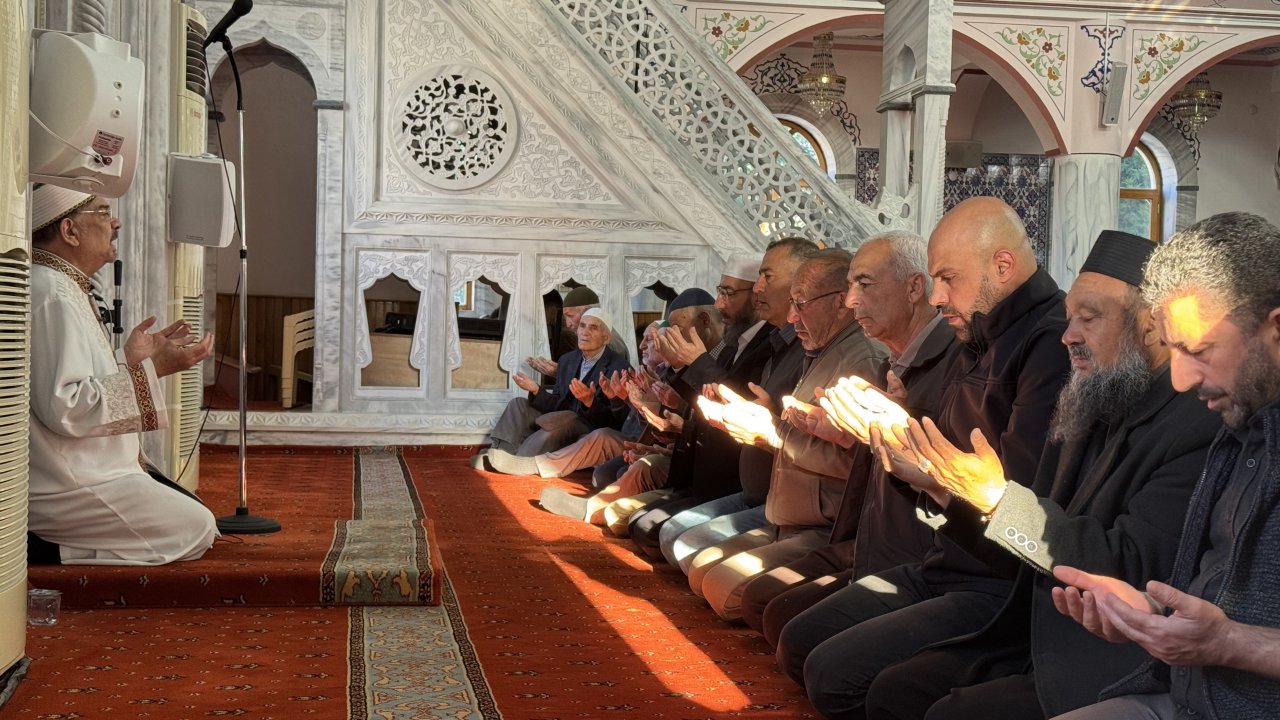 Kulu'da bayram namazında camiler doldu!