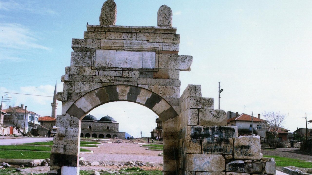 Beyşehir’in sessiz tanığı: Yüzyıllara direnen kale tarihe meydan okuyor