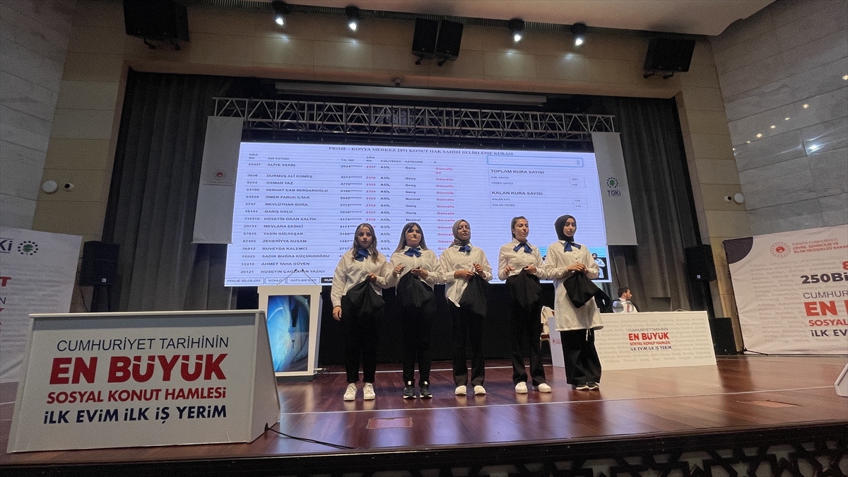 Konya'da "İlk Evim, İlk İş Yerim" Projesinin Konutları İçin  Kura Çekimi Yapılıyor