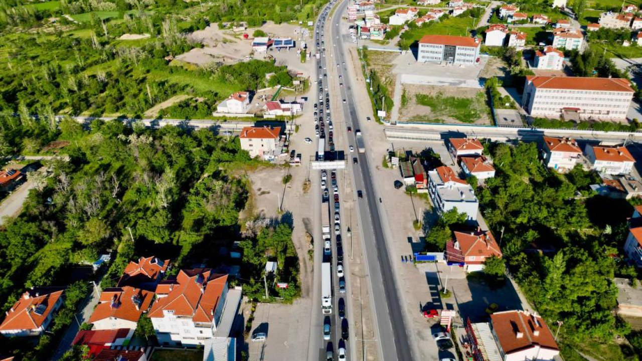 Dönüş çilesi başladı: Konya-Afyon karayolunda trafik durma noktasına geldi!