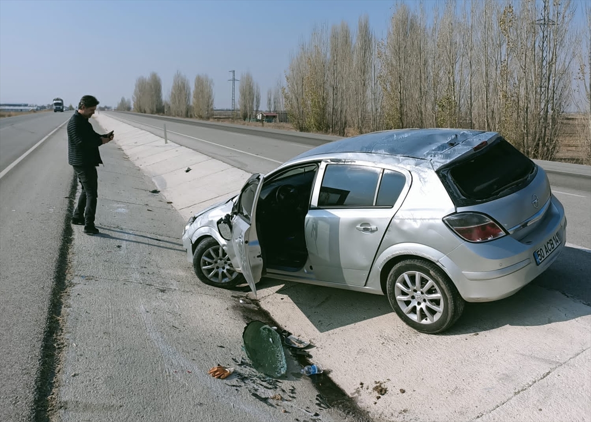 Konya'da devrilen otomobildeki 6 kişi yaralandı