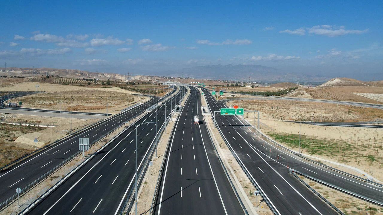 Konya çıkışlı yollarda dikkat! Afyonkarahisar güzergâhında trafik tek yöne düştü