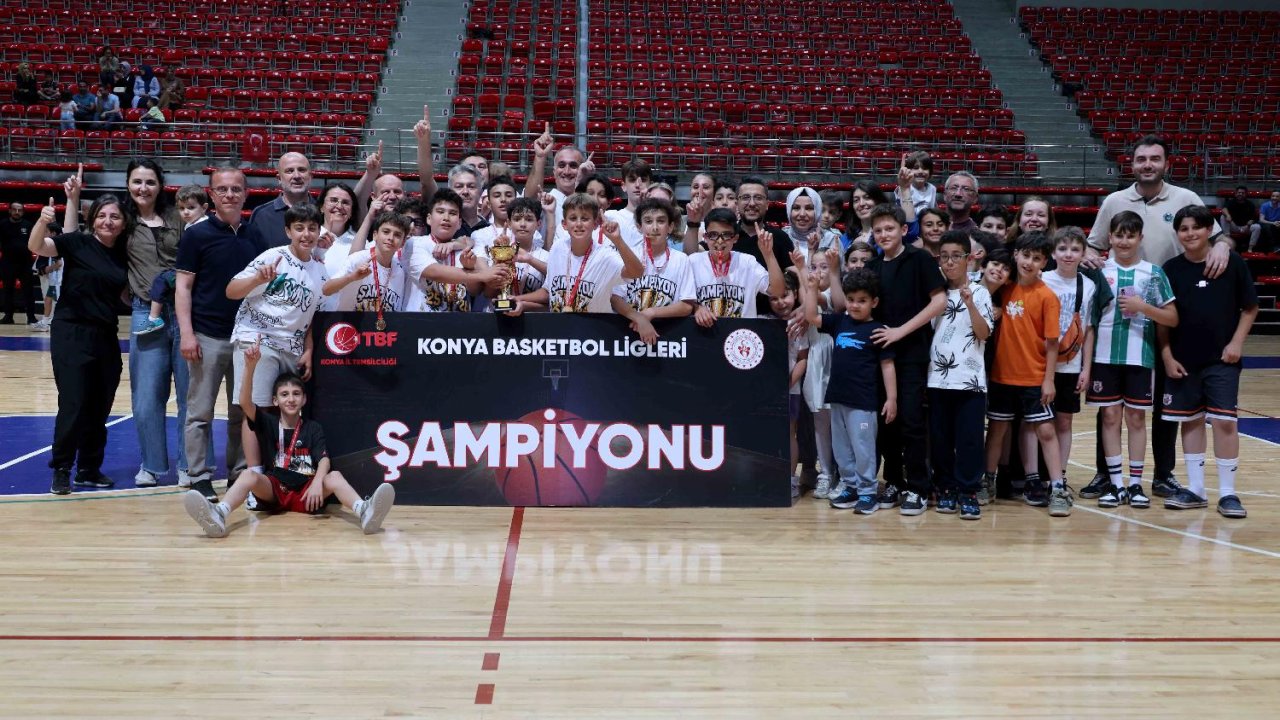 Karatay Belediyespor U12 Takımı Konya’yı salladı! Şampiyonluk kupasını kaldırdı!
