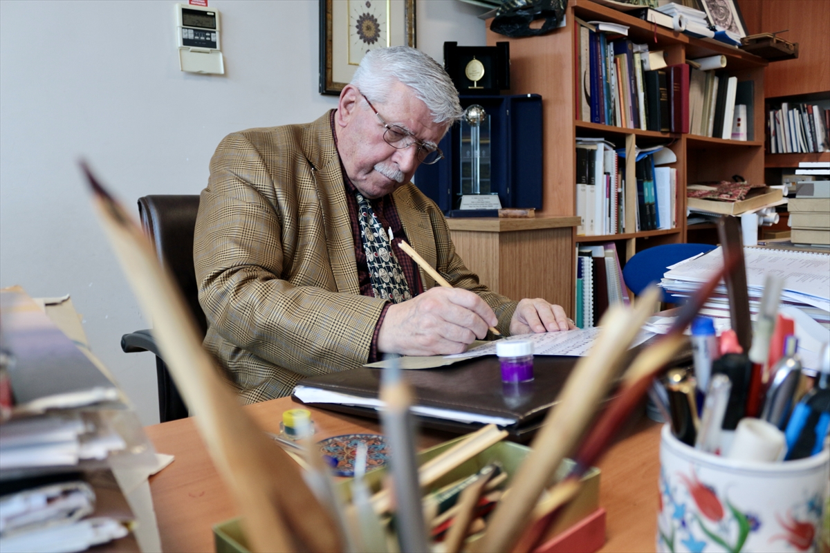 Ömrünü Adadığı Hat Sanatını İlk Günkü Heyecanla Sürdürüyor