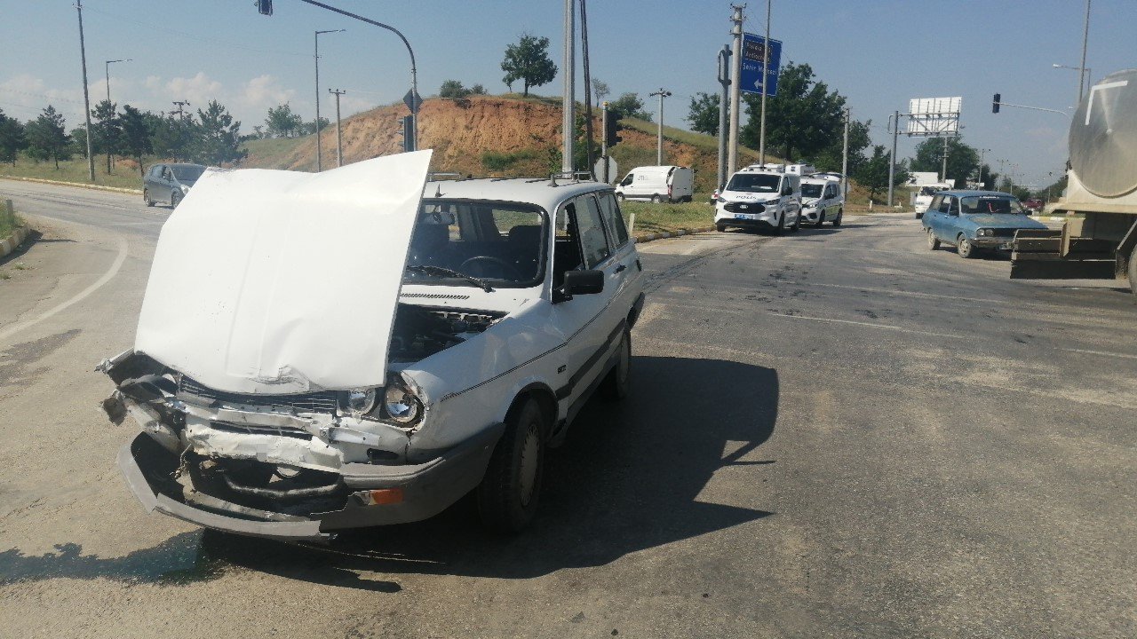 Afyon-Konya karayolu üzerinde trafik kazası: 1 yaralı