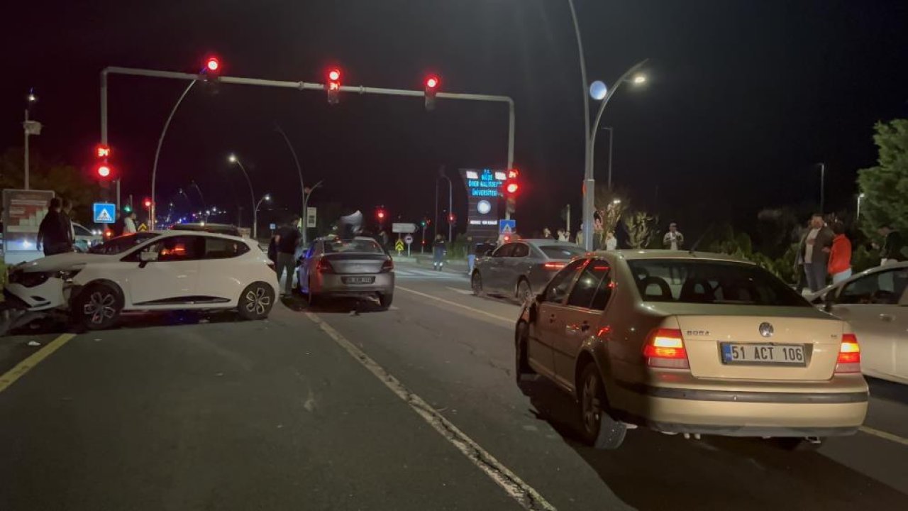 Konya yolunda korkutan zincirleme kaza! 5 araç birbirine girdi