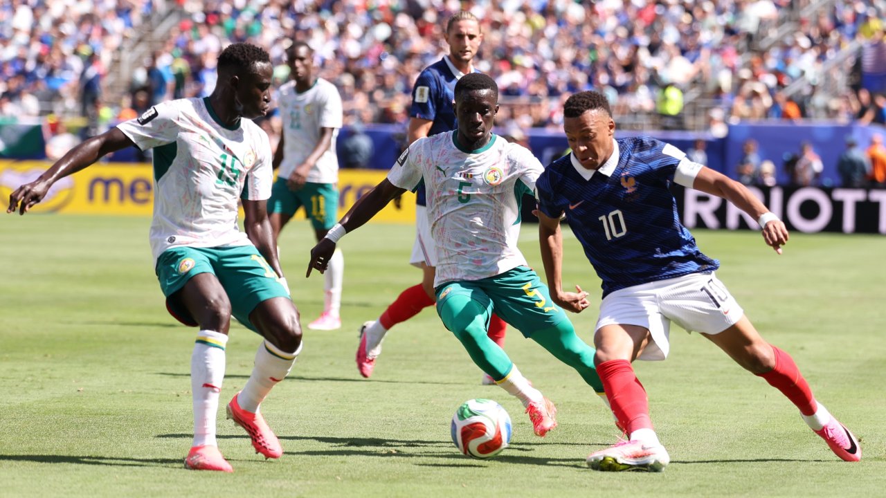 Fransa, Senegal'i Mbappe ile Geçti