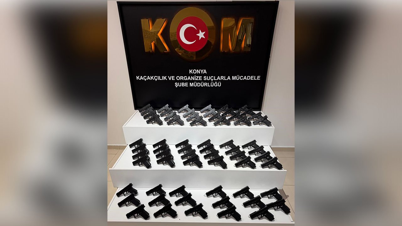Konya'da durdurulan araçtan 65 ruhsatsız tabanca çıktı!
