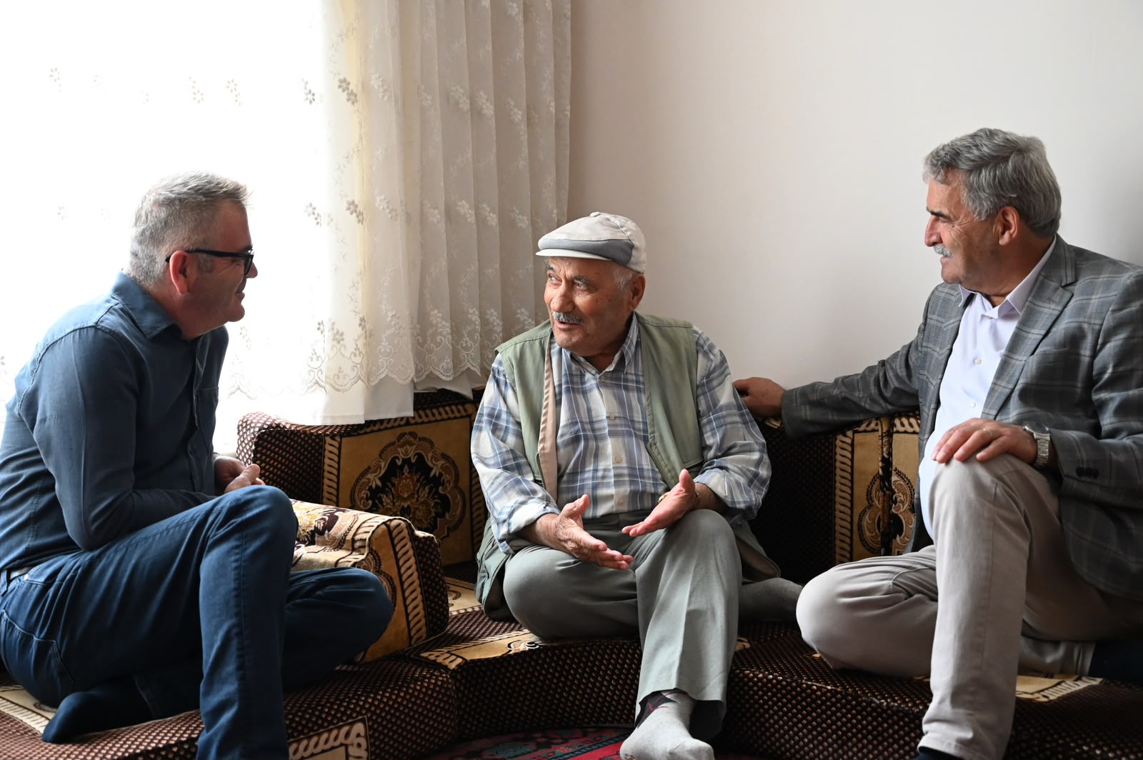 Başkan Ustaoğlu, Babalar gününde şehit babalarını ziyaret etti