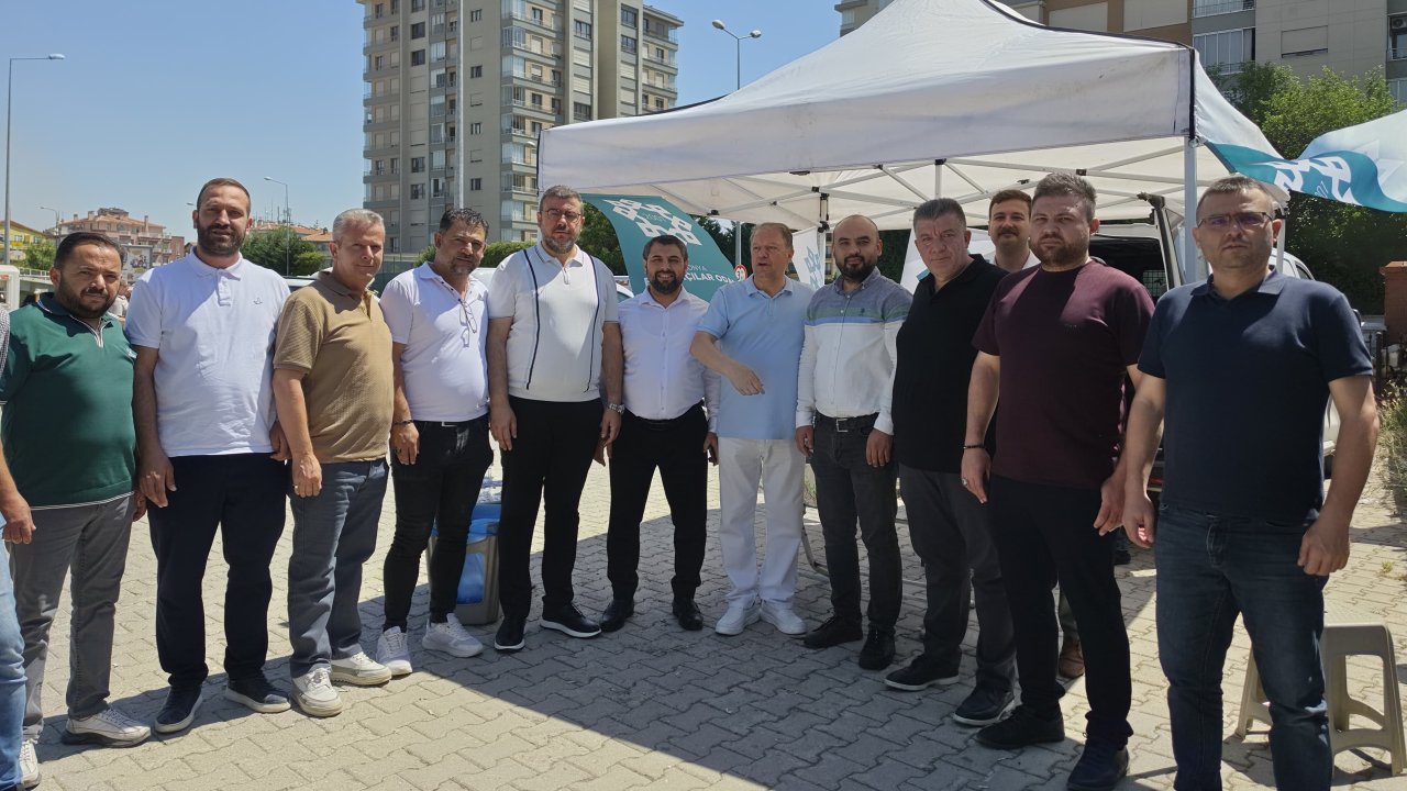 Konya Emlakçılar Odası'ndan Anlamlı Etkinlik: Tapu Önünde Aşure İkramı