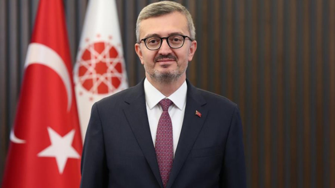 İletişim Başkanı Burhanettin Duran Başkan Altay'ı tebrik etti