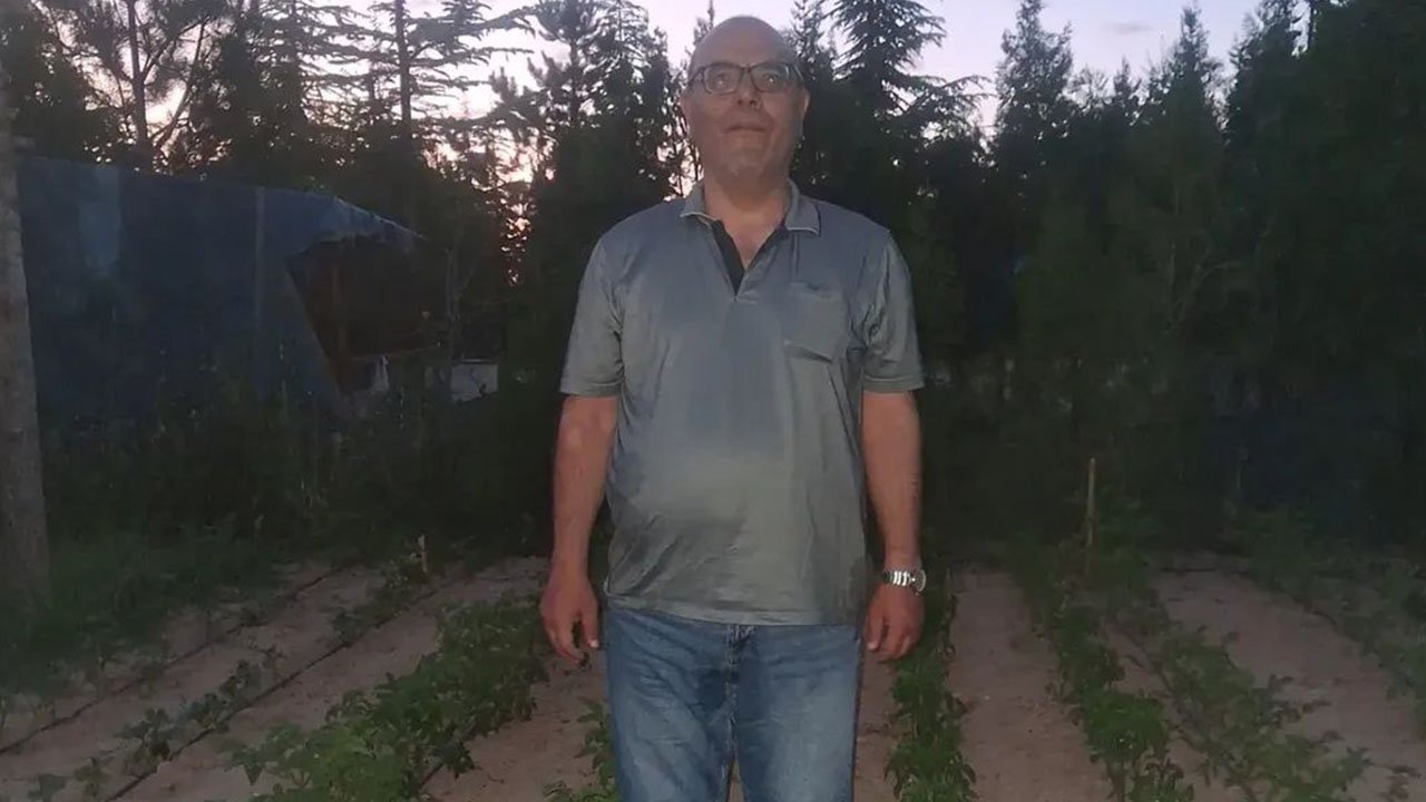Konyalı öğretmen yaz tatilini hobi bahçesinde geçiriyor: "Toprakla uğraşmak huzur veriyor"